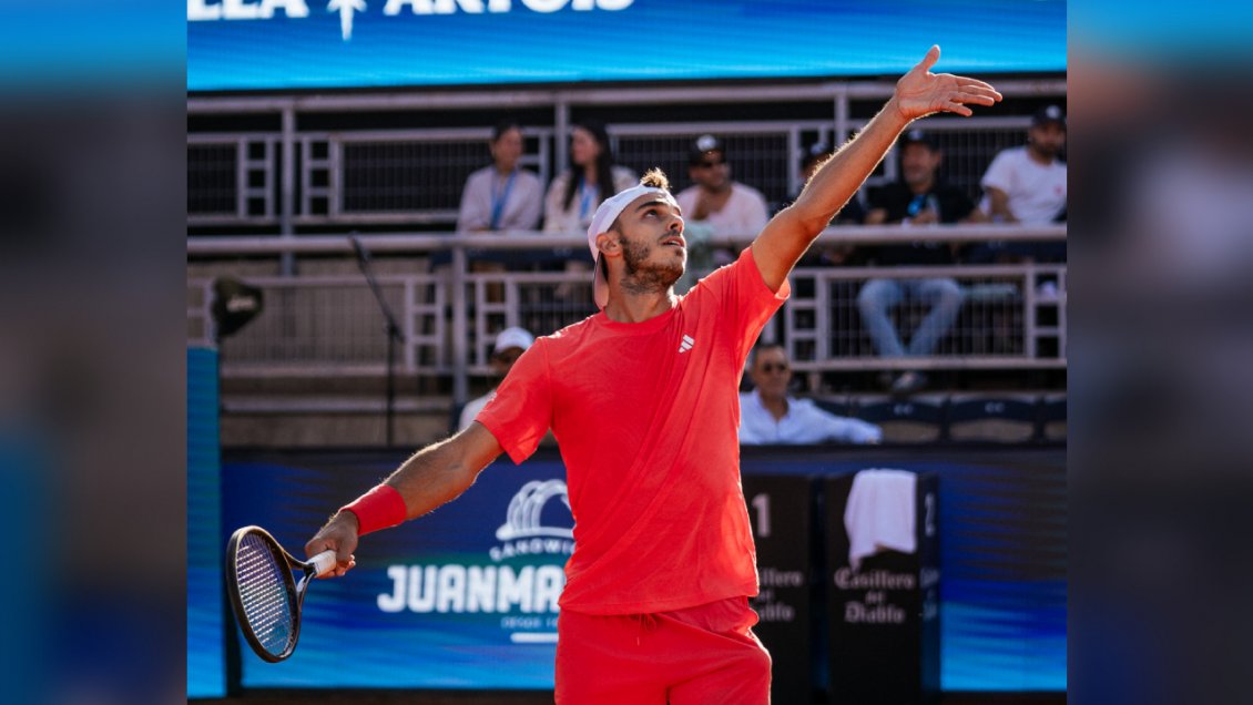 Cerúndolo eliminó a Etcheverry y jugará con Djere en las semifinales del Chile Open Cerúndolo eliminó a Etcheverry y jugará con Djere en las semifinales del Chile Open