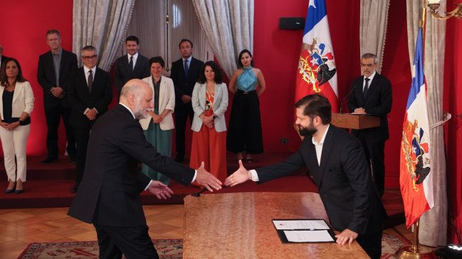 Álvaro Elizalde asumió como nuevo ministro del Interior tras renuncia de Tohá