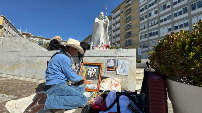 El papa recibe a autoridades vaticanas para seguir 