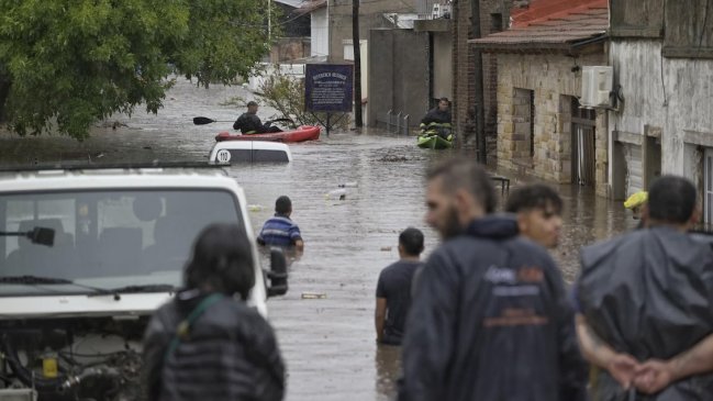 Aumentan a 13 los fallecidos por las severas inundaciones en Argentina