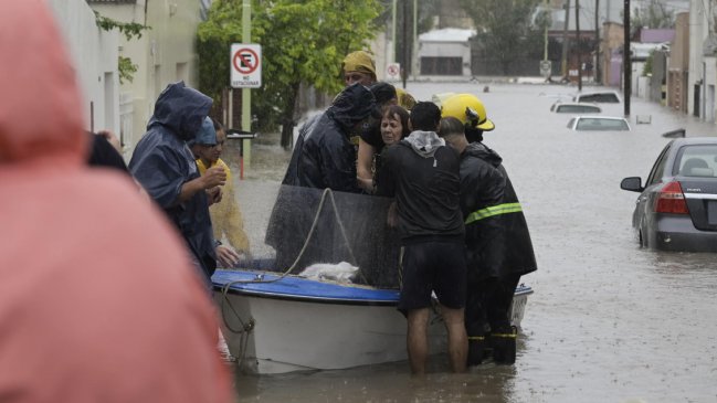 Inundaciones en Argentina: 16 muertos y sigue búsqueda de menores desaparecidas