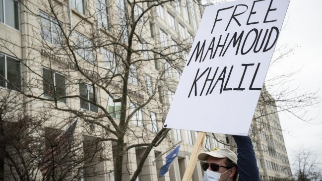 EEUU advierte que se revocará visados a quienes asistan a protestas 