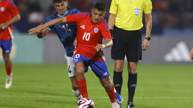 Alexis Sánchez llegó a Chile para unirse a los trabajos de La Roja