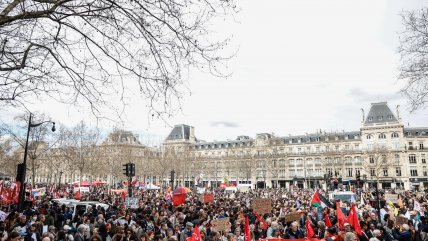   París: Masiva marcha contra el racismo terminó en altercados con la policía 