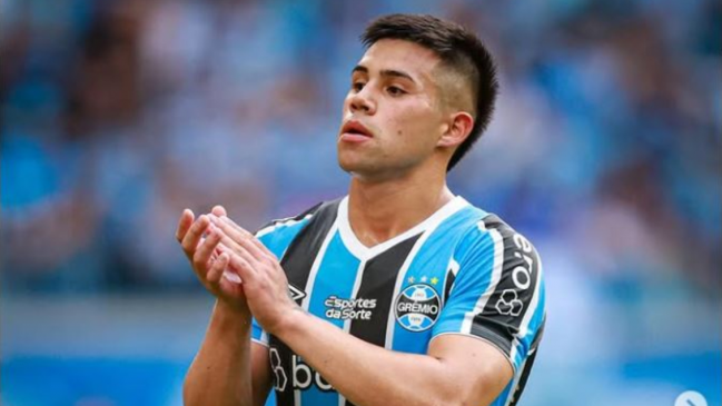 Alexander Aravena sumó minutos en Gremio en el empate ante Internacional