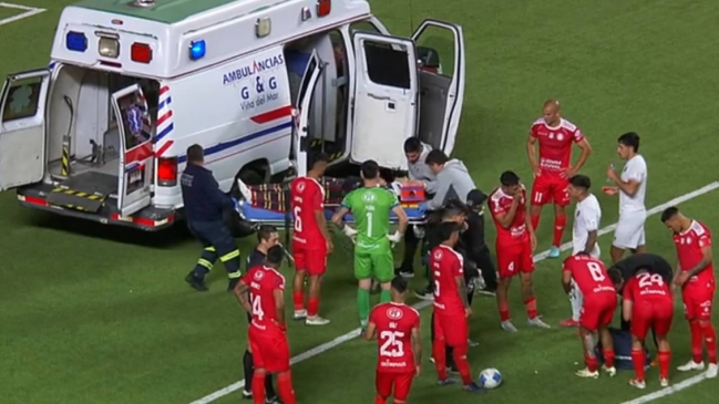 Troyansky salió en ambulancia tras fuerte choque en el duelo de Audax y La Calera