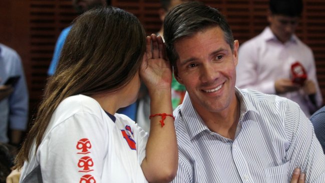 La Universidad de Chile desaprobó dualidad de funciones de Michael Clark y Cecilia Pérez