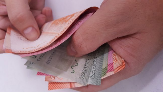 Gobierno y la CUT acordaron subir sueldo mínimo a 529 mil pesos en mayo