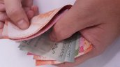 Gobierno y la CUT acordaron subir sueldo mínimo a 529 mil pesos en mayo