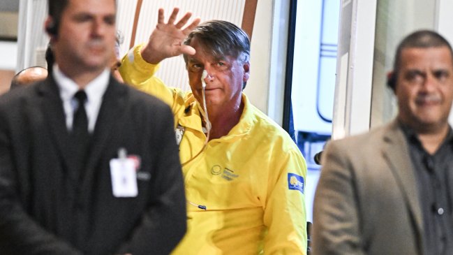 Bolsonaro permanece en cuidados semi-intensivos tras cirugía intestinal