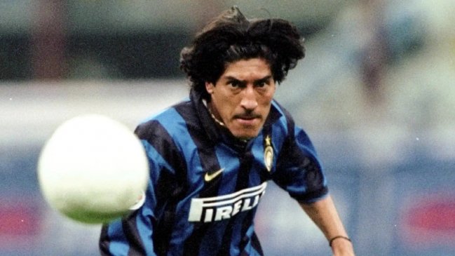 Festejó por partida doble: Zamorano celebró clasificación de Inter y se burló de Barcelona