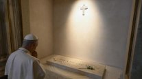 León XIV acude a la tumba de Francisco tras visitar por sorpresa un santuario agustino