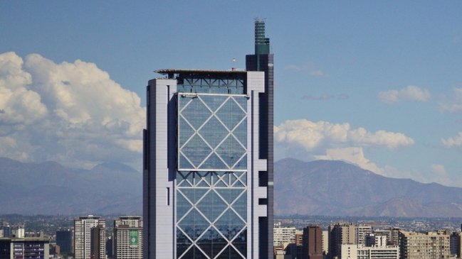 Telefónica repliega su presencia en Hispanoamérica y deja en el aire la venta de Chile