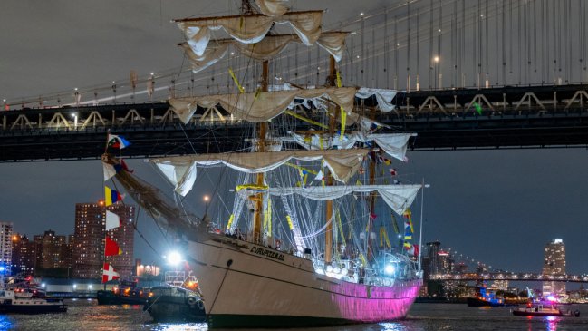 Más de 20 heridos, cuatro de ellos graves, tras choque de velero mexicano con puente de Brooklyn