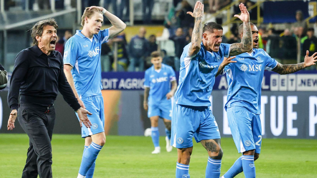 Napoli empató con Parma y se mantuvo líder de la Serie A por un punto sobre Inter