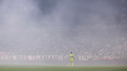   Arbitro denunció fuegos artificiales y bengalas en el Colo Colo-Ñublense 
