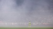 Arbitro denunció fuegos artificiales y bengalas en el Colo Colo-Ñublense
