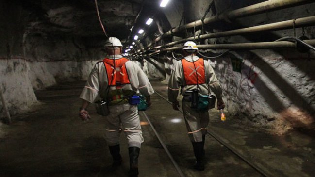 Sudáfrica: 260 mineros atrapados bajo tierra en un yacimiento de oro