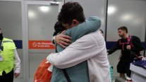 Familiares recibieron en el aeropuerto a chilenos deportados por EE.UU.