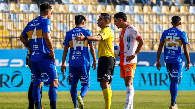 [VIDEO] ¡Increíble! Árbitro anuló gol de Everton por falta previa y cobró un penal para Cobresal