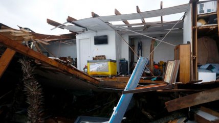   Familia sobrevivió al tornado al refugiarse bajo una mesa: 