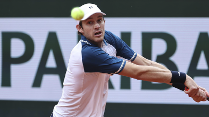   Nicolás Jarry tuvo debut y despedida de Roland Garros tras caer ante Fils 