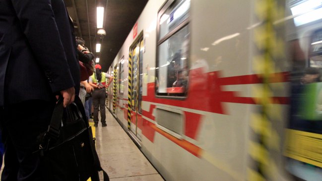 Líneas 1 y 5 del Metro con interrupciones por personas en la vía