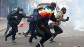 Afines a Evo Morales se enfrentan con policías y anuncian bloqueo nacional en Bolivia