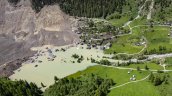 Glaciar alpino colapsó en Suiza: Pueblo quedó sepultado y hay riesgo de inundaciones