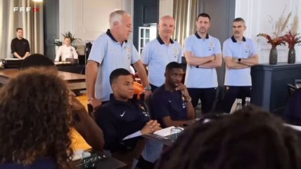   [VIDEO] Deschamps saludó a los campeones con PSG y a Thuram no le gustó 