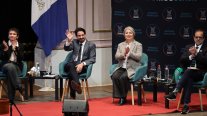 Candidatos oficialistas participaron de debate presidencial en la Usach