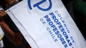 Profesores protestan en frontis del Ministerio de Educación