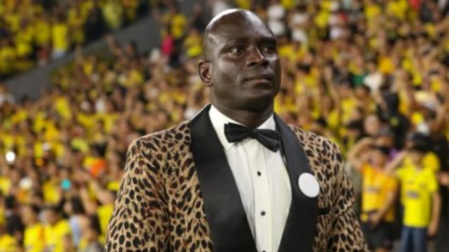 ¿Glamour o engaño? Segundo Castillo fue multado por traje que usó en Copa Libertadores
