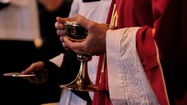 Sacerdote fue apuñalado durante robo en parroquia de Talca