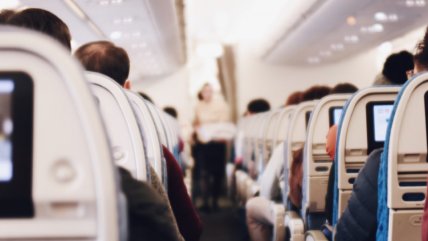   Nuevo vuelo con chilenos expulsados de EE.UU. llega esta noche a Santiago 