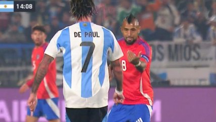  [VIDEO] Arturo Vidal buscó desafiar a De Paul en la disputa de un balón  