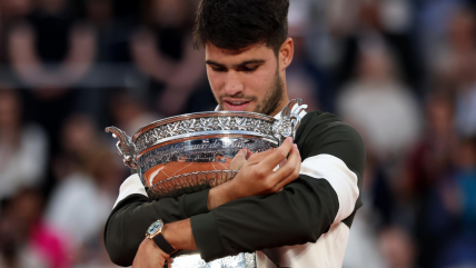   El maratónico triunfo y festejo de Carlos Alcaraz en la final de Roland Garros ante Sinner 