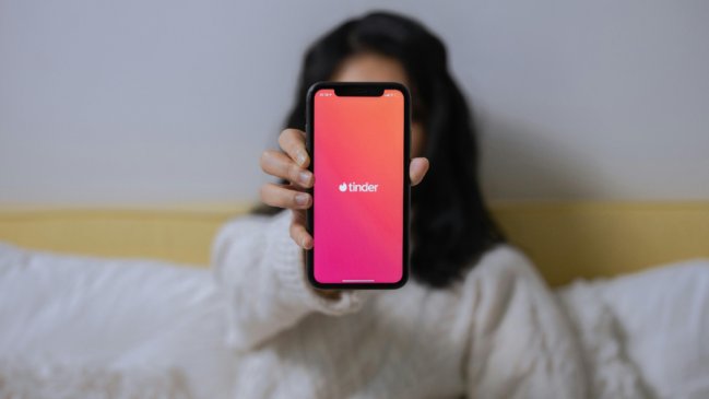 Tinder desata polémica al permitir filtrar por estatura con su plan de pago