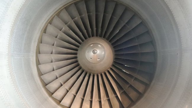 Emergencia en Pudahuel: Vuelo Latam a Asunción canceló despegue por fuego en motor