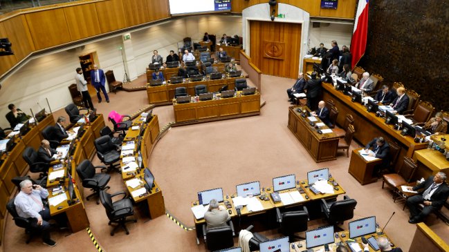 Con votos en contra del PC, FA, DC y Demócratas, Senado aprobó el umbral del 5%