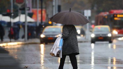   Que los santiaguinos no se sorprendan: Meteorología anunció lluvia intensa y mucho frío para este jueves 