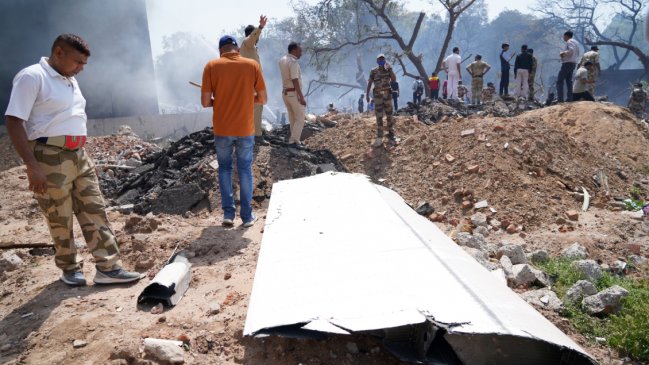 Un sobreviviente fue hallado en el avión estrellado en la India