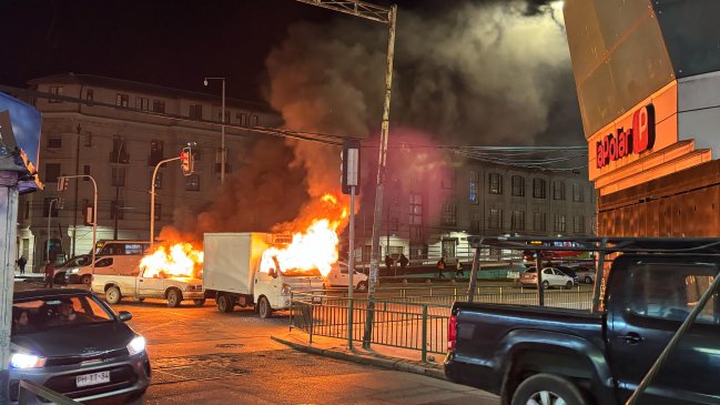 Tiroteo y vehículos incendiados en asalto a tienda París de Valparaíso: Un cliente herido