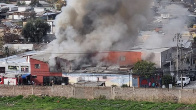 San Miguel: Incendio afectó provocó daños en dos casas