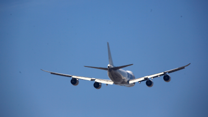   Chile deportó a 86 extranjeros en vuelo chárter a Bolivia y Colombia 