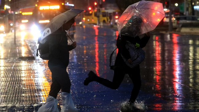 Gobierno: Santiago ha tenido un comportamiento adecuado bajo la lluvia