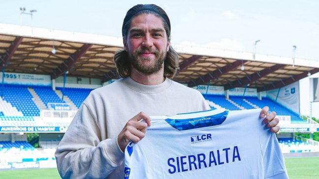 Francisco Sierralta fue oficializado como refuerzo de Auxerre