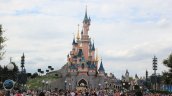 Escándalo en Disneyland París: Una niña de nueve años se estaba casando con un hombre de 22