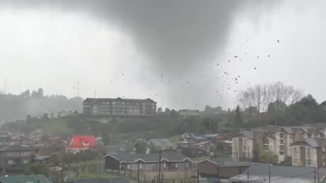 A un mes del tornado, alcalde de Puerto Varas advierte: