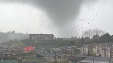   A un mes del tornado, alcalde de Puerto Varas advierte: 